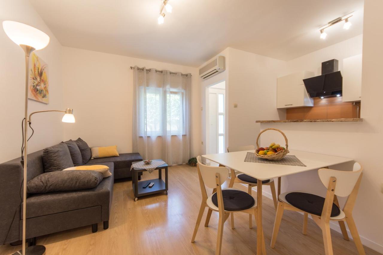 Piccola Pineta Apartment Pula Exterior photo