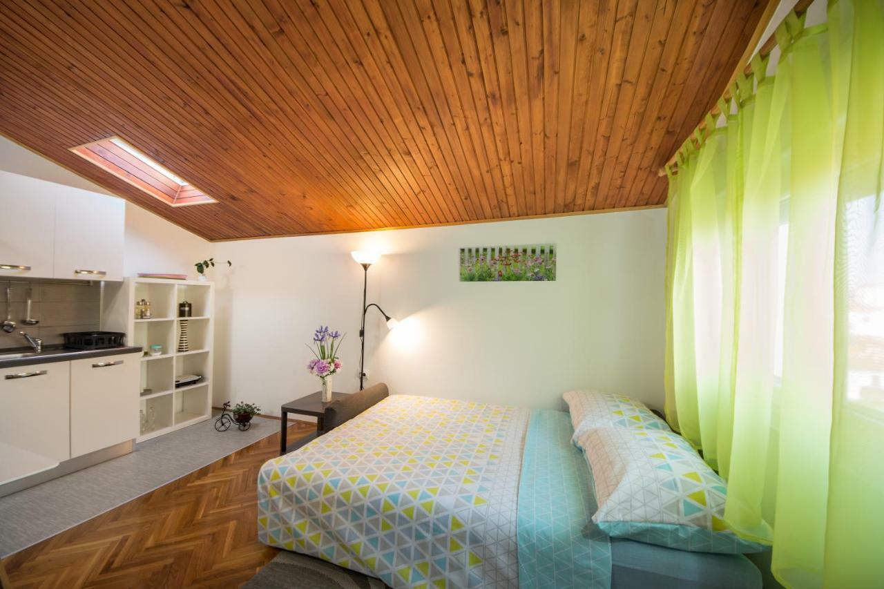 Piccola Pineta Apartment Pula Exterior photo